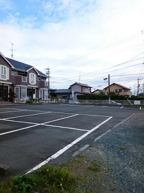 フレッシュ積志（203） 駐車場