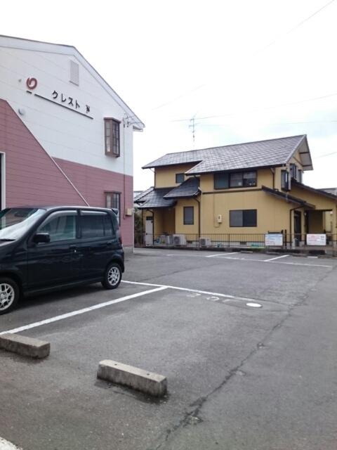 クレストＢ（202） 駐車場