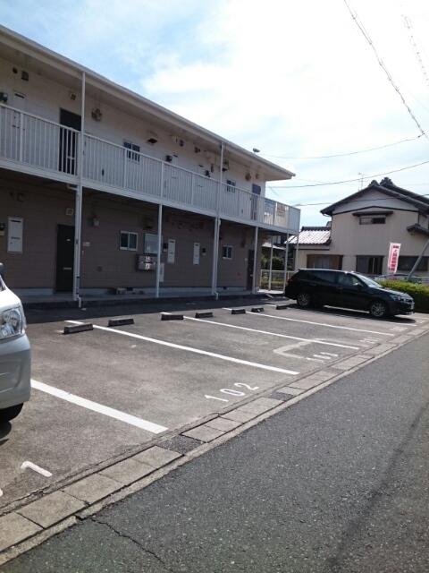 トリアノンパストラル（102） 駐車場