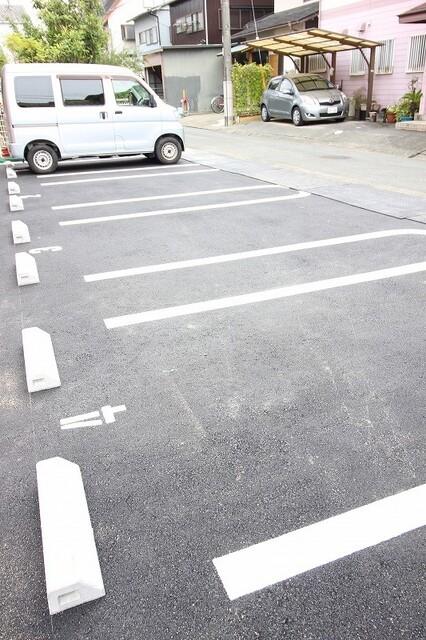 エクラ（102） 駐車場