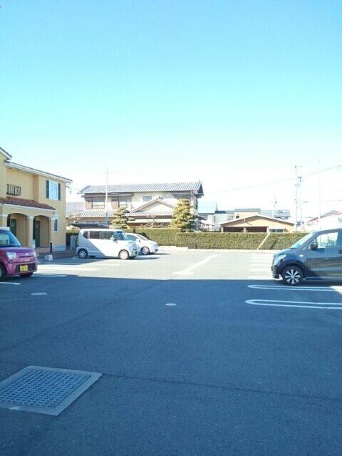 メゾンクレールⅡ（103） 駐車場