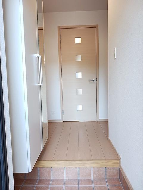 ルーナクレシェンテ（101） 玄関