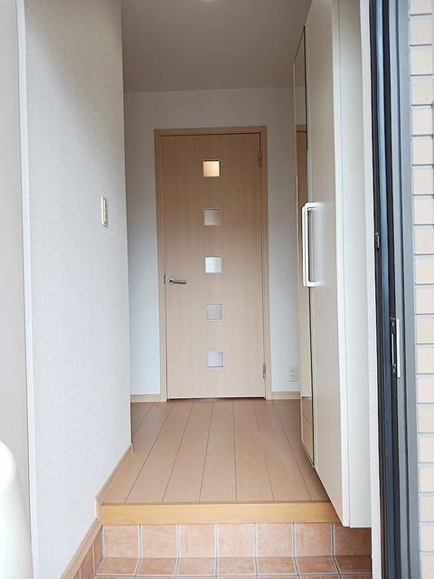 ルーナクレシェンテ（102） 玄関