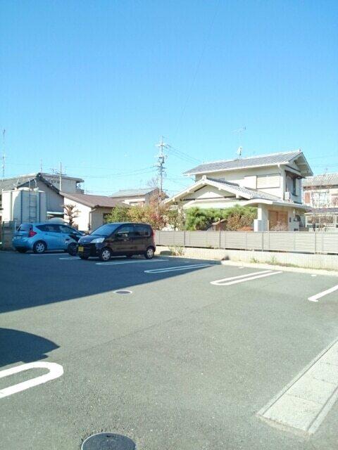 ラフィーネＦ（102） 駐車場