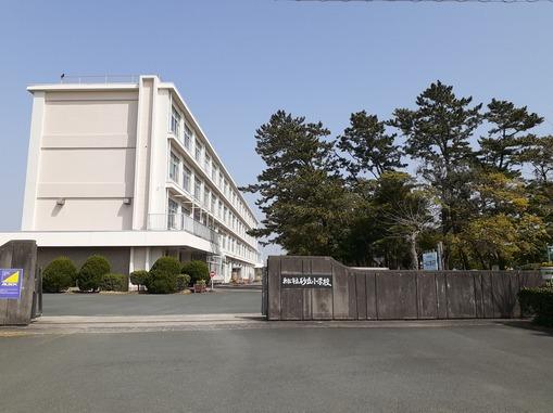 浜松市立砂丘小学校：1300m