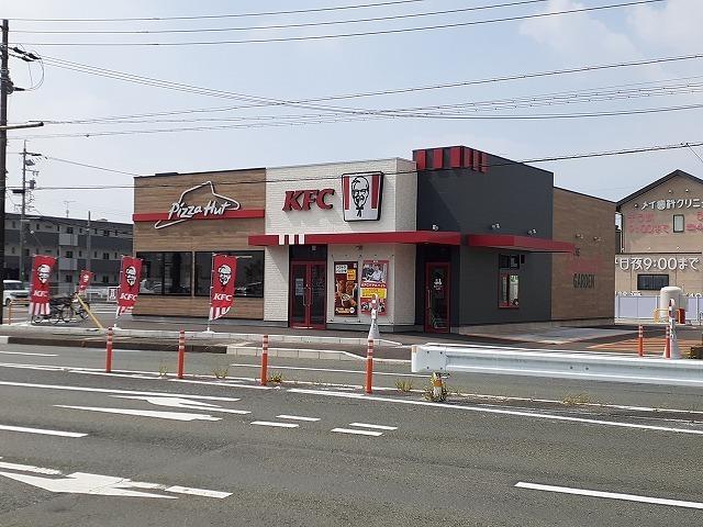 ケンタッキーフライドチキン：100m