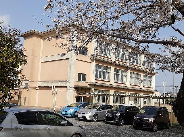 萩丘小学校：290m