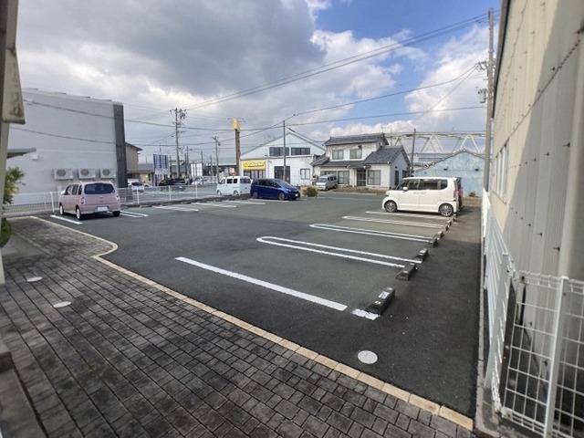 クルール（207） 駐車場