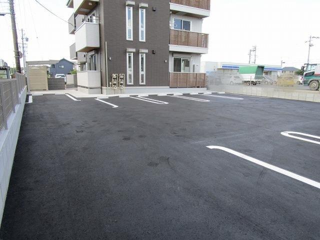 アベニュー有玉（103） 駐車場