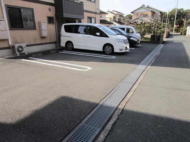 トゥール・ビヨン　Ｃ（101） 駐車場