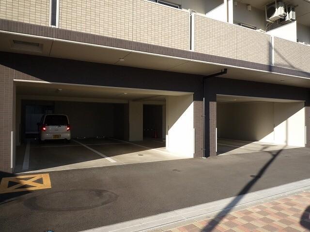 クラウドクレスト栄町 駐車場