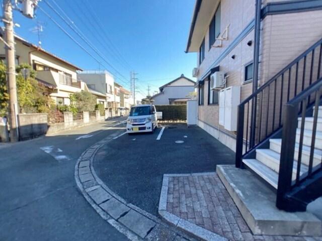 ブルーグラース（201） 駐車場