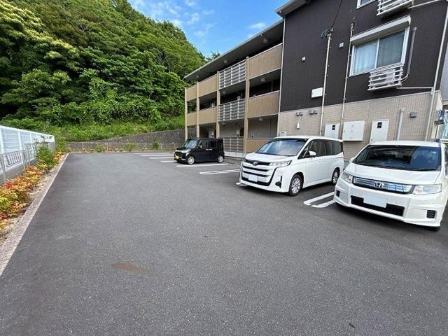 レイクヒルズＭ（301） 駐車場