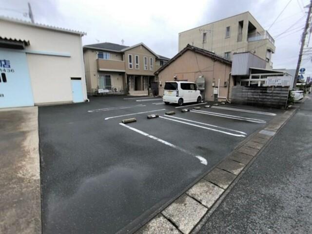 コンフォルト カーサ（102） 駐車場