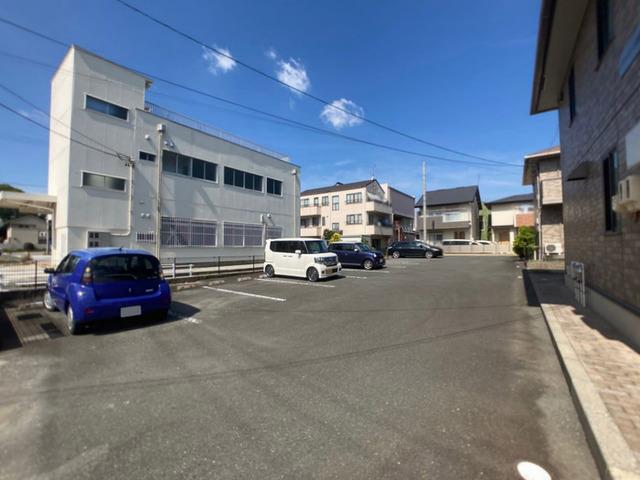 ブライティ 佐藤　Ａ（102） 駐車場