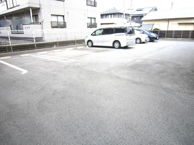 ドエル上西（205） 駐車場