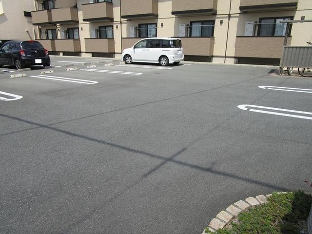 フレ・セゾン（207） 駐車場