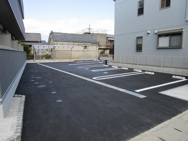 ラフィーネ（206） 駐車場