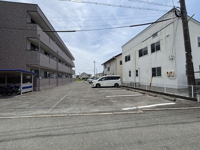 ヴィラージュ有玉（302） 駐車場