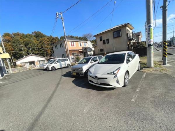 ヒルズ生駒（201） 駐車場