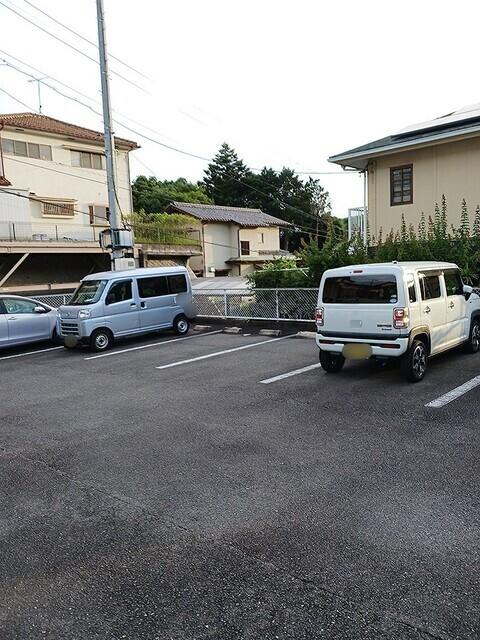 コリ−ヌ　メゾン（201） 駐車場
