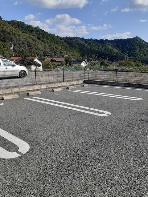 ティ・シュティル　Ⅲ番館（202） 駐車場