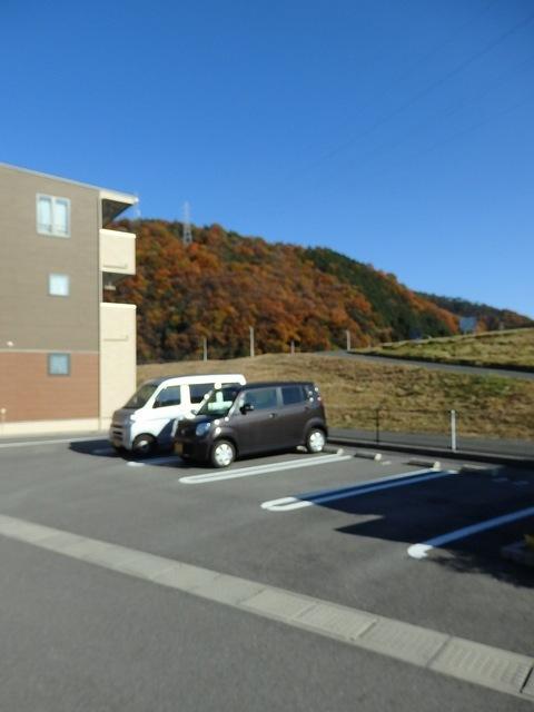 ユニベールＢ（203） 駐車場