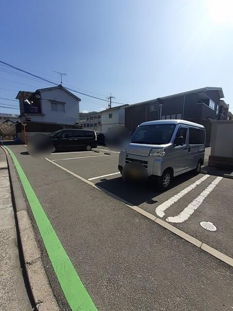 響　（ひびき）（101） 駐車場