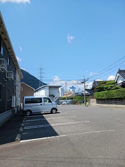 ジェルメ　４７　Ｃ（202） 駐車場