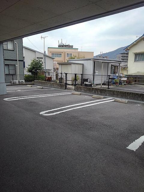 タウニ−ヒルズⅡ（402） 駐車場