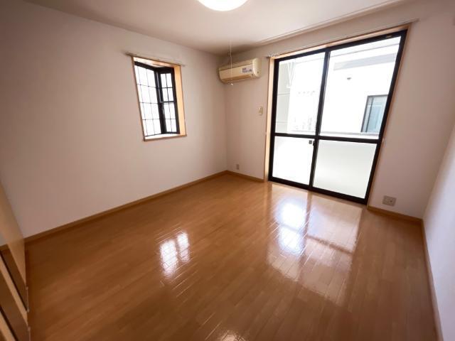 West Side Court 部屋画像