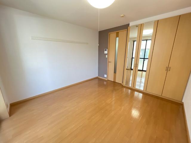 West Side Court 部屋画像