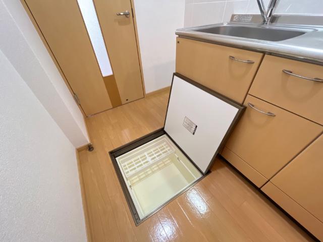 West Side Court 部屋画像