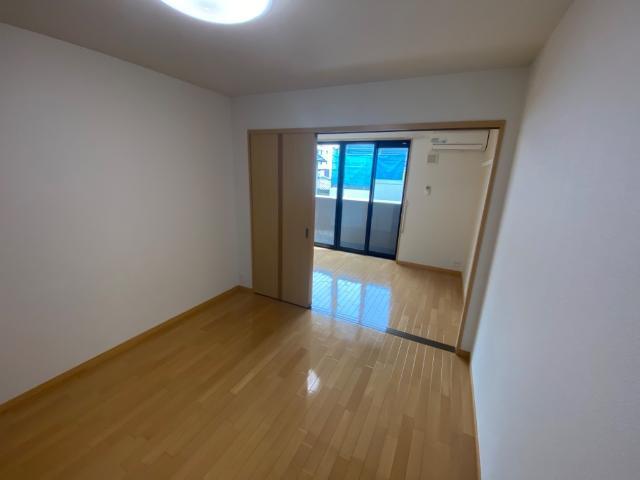 エデン 室内