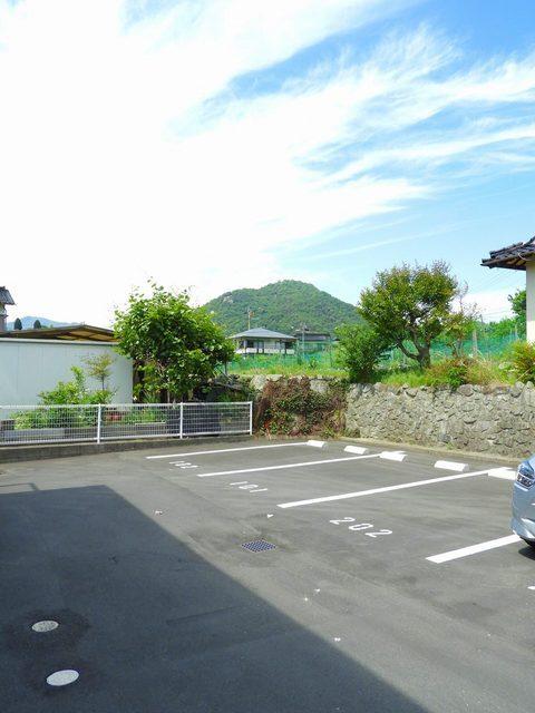 アイランド古本（201） 駐車場