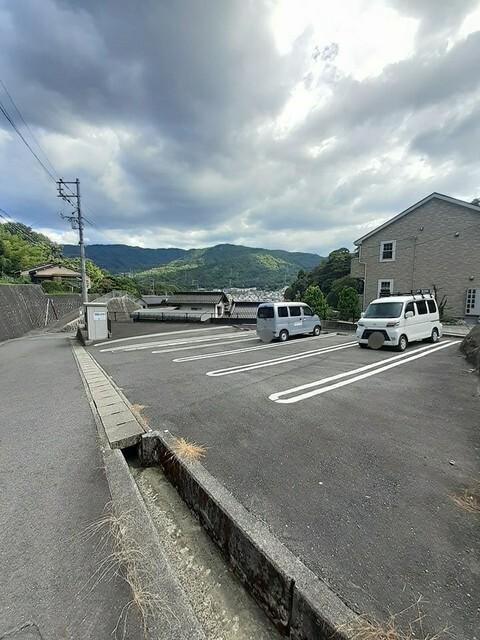 ラフィネ（202） 駐車場