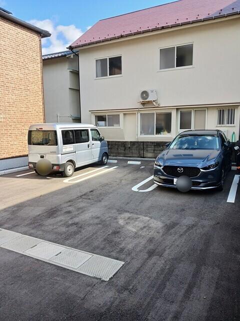 カーサ　健（204） 駐車場