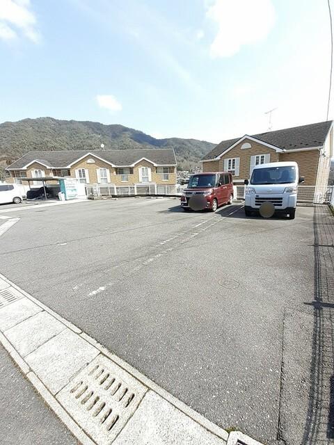 グッディ亀山Ａ（201） 駐車場