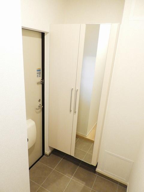 ＭーフローレンスⅦ（201） 玄関