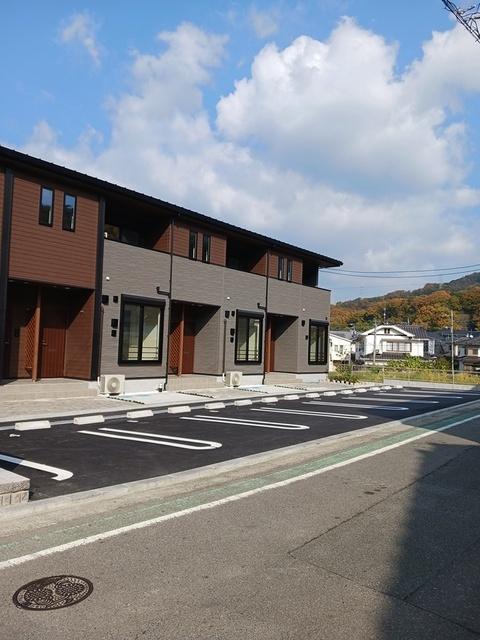 フラーリッシュ　ｄｅｕｘ（104） 駐車場