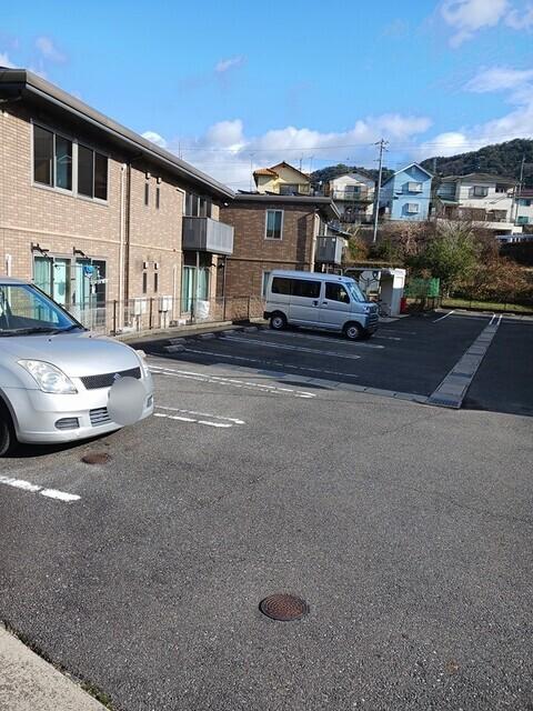 エテルノ・アロッジオ弐番館（203） 駐車場