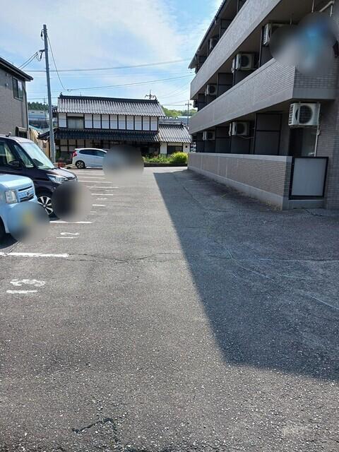 フレンドリーとも（302） 駐車場