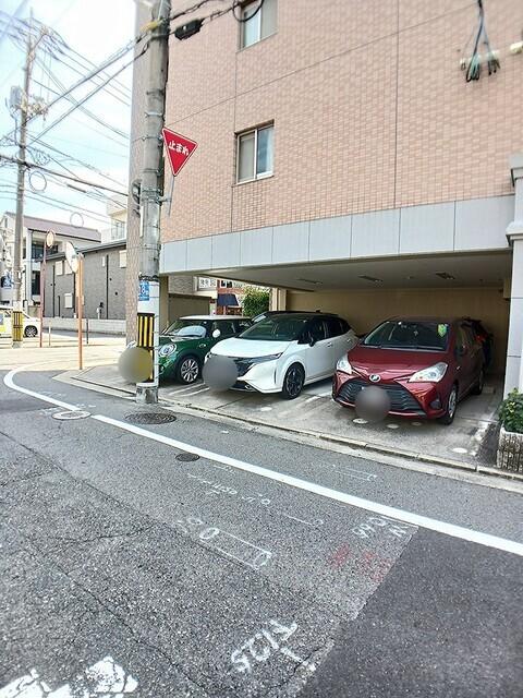 アヴニール東雲（303） 駐車場