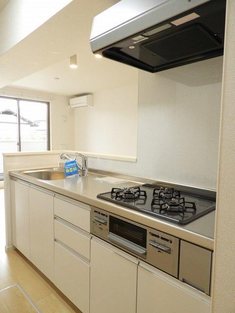 レゾンドⅢ　古市橋（101） キッチン