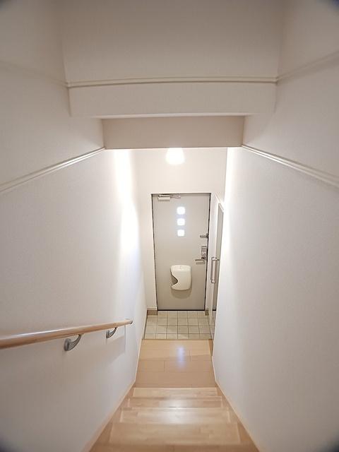 イブコート（202） 玄関
