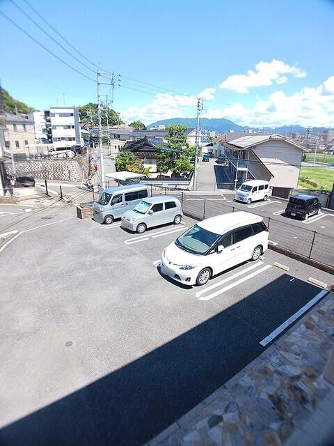 イブコート（202） 駐車場