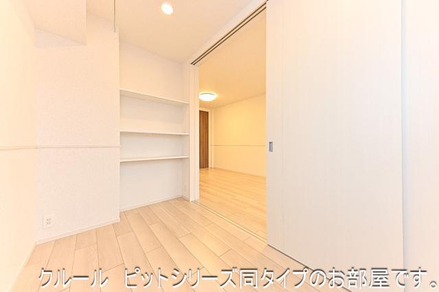 グロリオサ川根（203） 室内