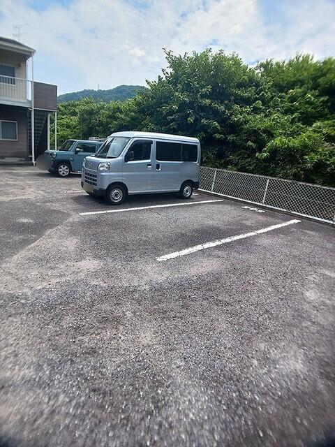 ニューシティ戸坂（201） 駐車場