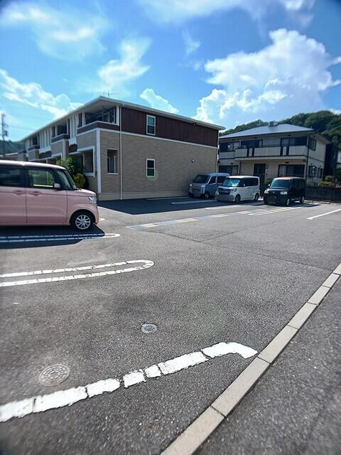 グランシャリオⅢ（104） 駐車場