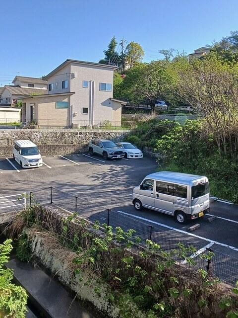 ブルックサイドエレガンス（202） 駐車場